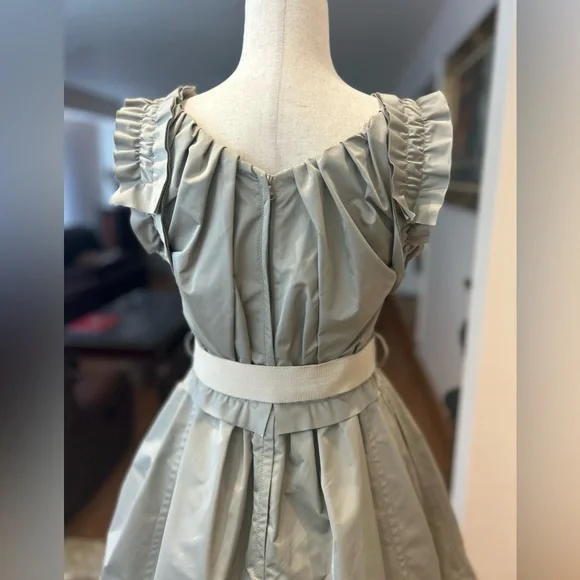 Marc Jacobs Gray Ruffled Dress with White Belt - Picture 9 of 16